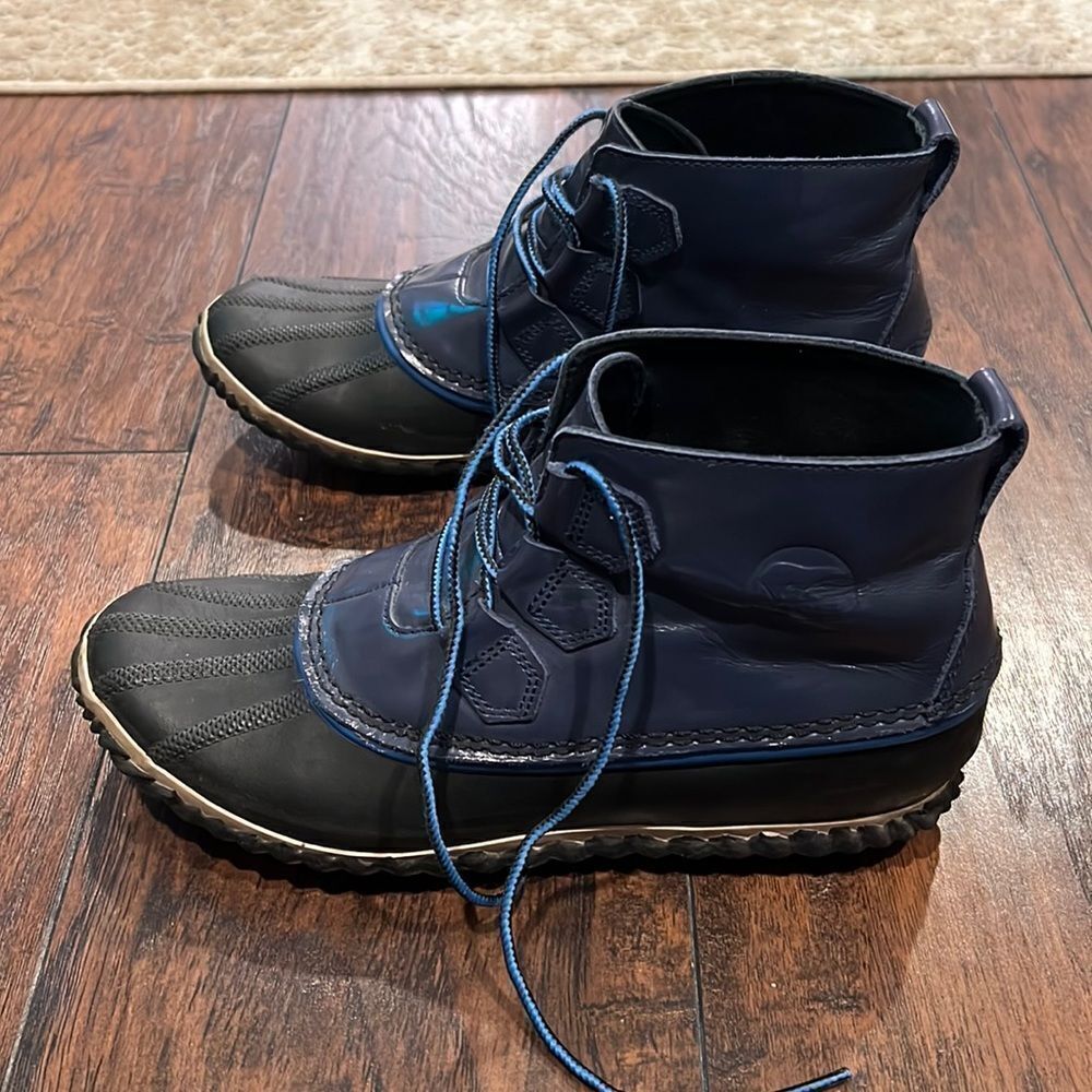Sorel Out n About rain boot nocturnal blue sz 10.5 in GUC